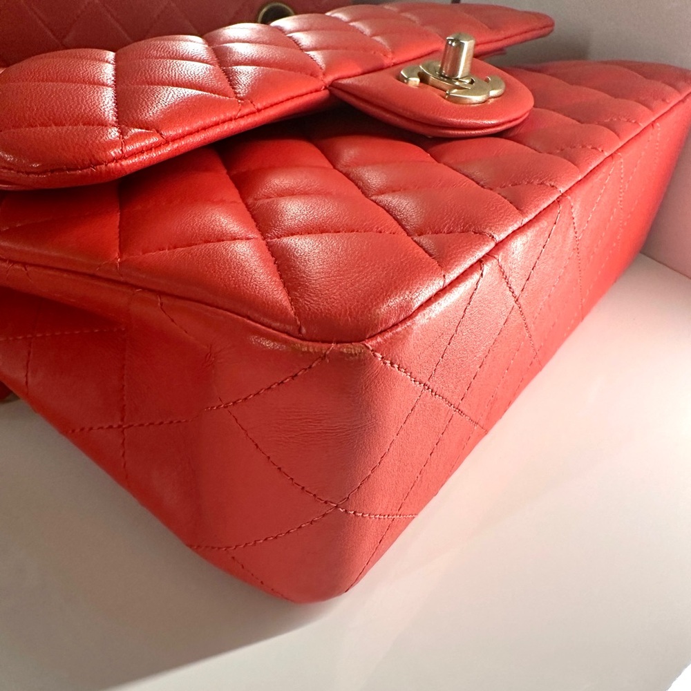CHANEL Classic Medium Flap Bag Rouge - Picture 3 of 8